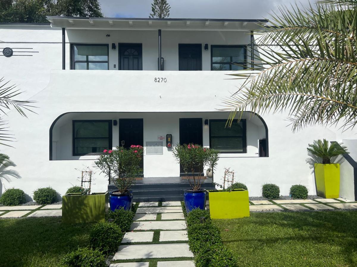 3 Seasons At The Carrington 3 Separate 2 Bedroom 1 Bathroom Apartments And A 3 Bedroom 2 Bathroom Villa Маямі Екстер'єр фото