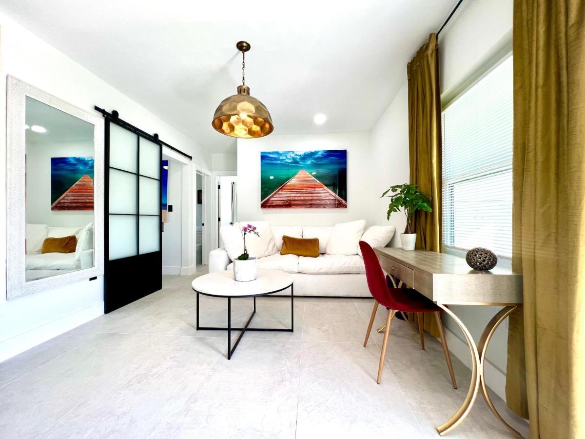 3 Seasons At The Carrington 3 Separate 2 Bedroom 1 Bathroom Apartments And A 3 Bedroom 2 Bathroom Villa Маямі Екстер'єр фото