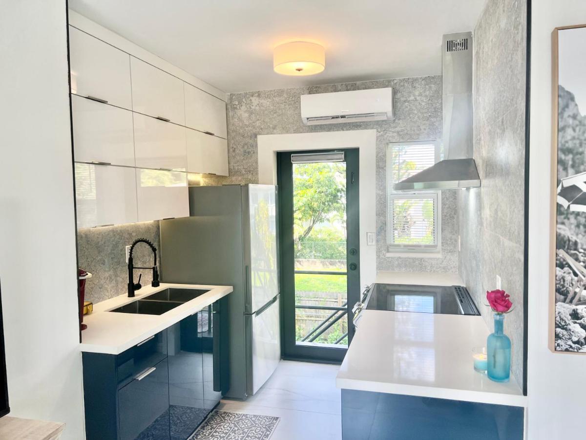 3 Seasons At The Carrington 3 Separate 2 Bedroom 1 Bathroom Apartments And A 3 Bedroom 2 Bathroom Villa Маямі Екстер'єр фото