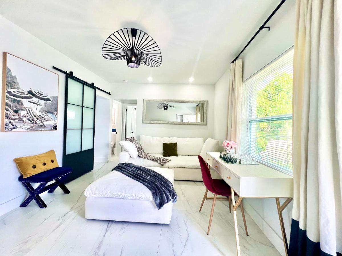3 Seasons At The Carrington 3 Separate 2 Bedroom 1 Bathroom Apartments And A 3 Bedroom 2 Bathroom Villa Маямі Екстер'єр фото