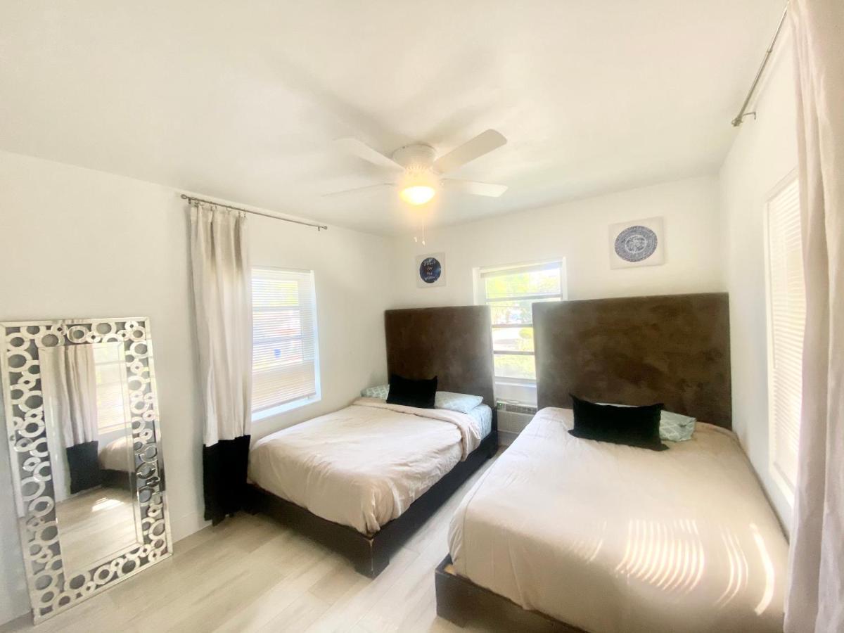 3 Seasons At The Carrington 3 Separate 2 Bedroom 1 Bathroom Apartments And A 3 Bedroom 2 Bathroom Villa Маямі Екстер'єр фото