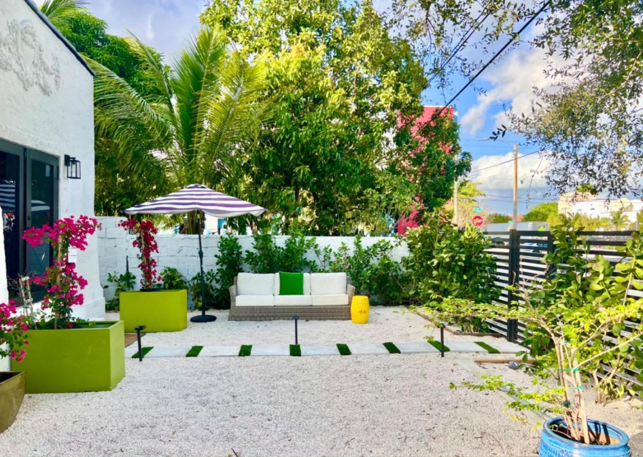 3 Seasons At The Carrington 3 Separate 2 Bedroom 1 Bathroom Apartments And A 3 Bedroom 2 Bathroom Villa Маямі Екстер'єр фото
